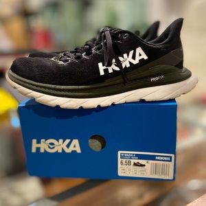 Hoka- Women’s Mach 4- Size 6.5 color- black/white